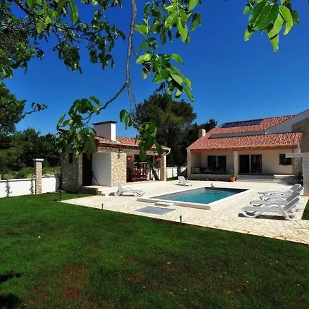 Ferienhaus Mit Privatpool Fur 8 Personen Ca 128 Qm In Dubrava Kod Sibenik, Dalmatien Norddalmatien Dubrava (Sibenik-Knin)