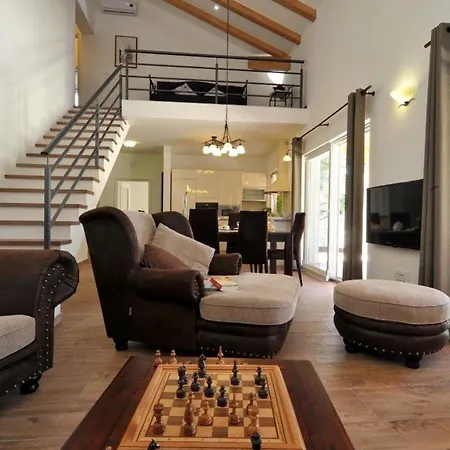 Ferienhaus Mit Privatpool Fur 8 Personen Ca 128 Qm In Dubrava Kod Sibenik, Dalmatien Norddalmatien Σπίτι διακοπών *