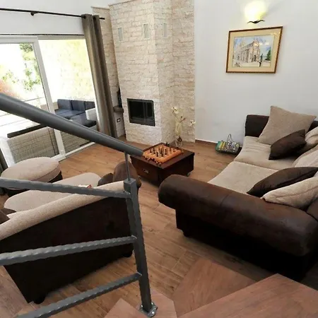 Ferienhaus Mit Privatpool Fur 8 Personen Ca 128 Qm In Dubrava Kod Sibenik, Dalmatien Norddalmatien